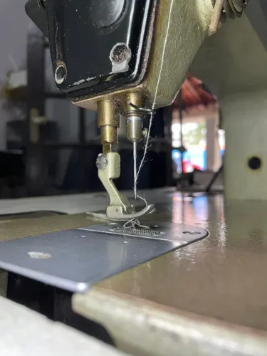 Máquina de costura reta industrial GEMSY (USADA)