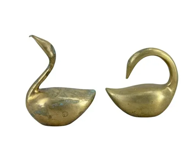 Par de esculturas em bronze dourado representando Casal de Cisnes*