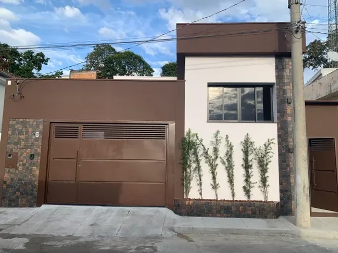 VENDO LINDÍSSIMA CASA FINO ACABAMENTO NO CENTRO DE RIBEIRÃO VERMELHO