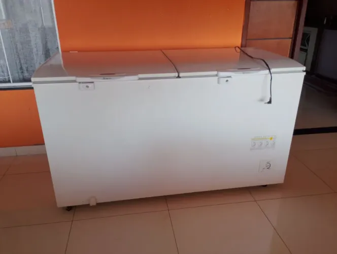 Vendo esse frizzer 2 tampas seminovo 