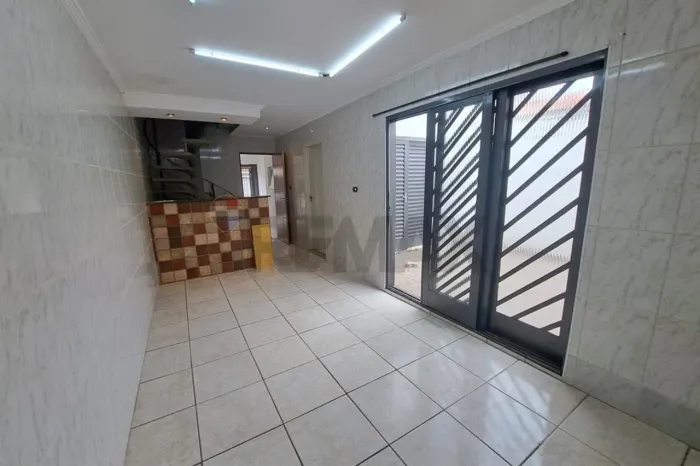 Casa para Alugar_ 3 Dormitorios, 2 banheiros. R$1900,00. Bairro Centro . Piracicaba Sp.