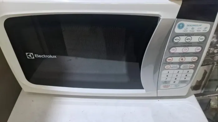 MICROONDAS ELECTROLUX (20 LITROS)