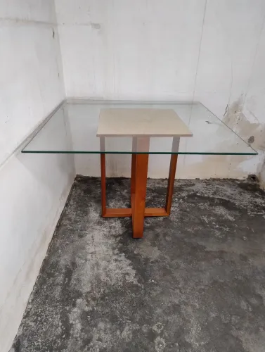 Mesa Quadrada tampo de vidro