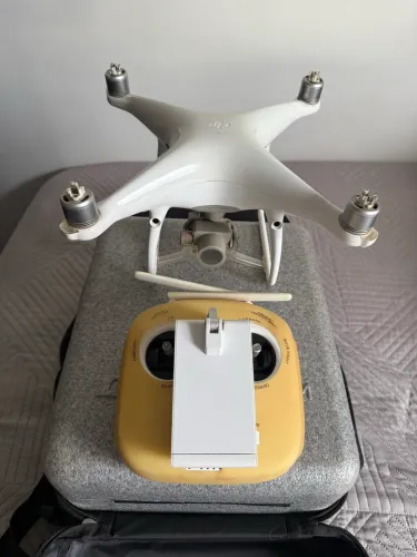 DJI PHANTOM 4 PRO + 5 BATERIAS