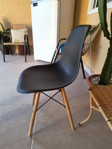 Cadeira Charles Eames Eiffel DSW.