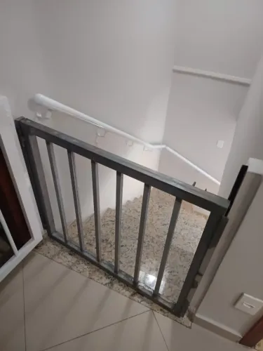 Portãozinho de segurança pra porta ou escada
