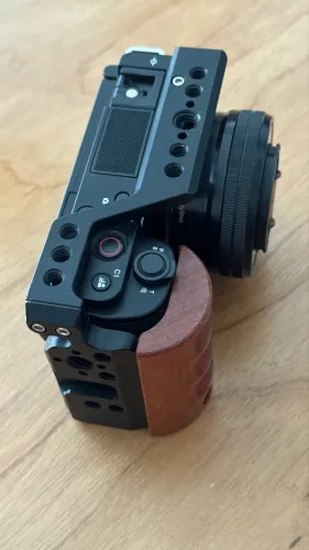 Camera zve10 + Cage Protetiva + Lente do Kit