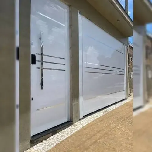 Portão de garagem com social