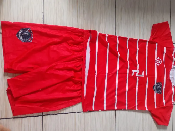 Uniformes de futebol completo