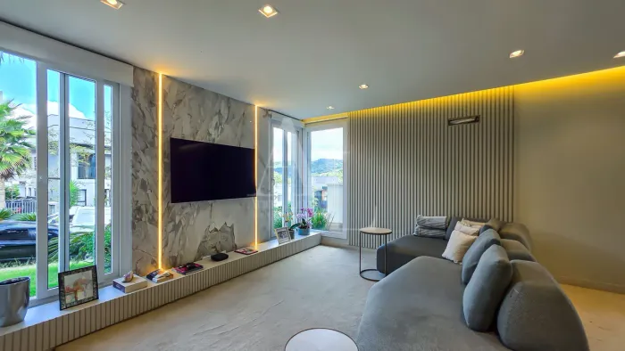 Casa em Condomínio à venda e locação em Alphaville com 4 suítes semi mobiliada - Residenci