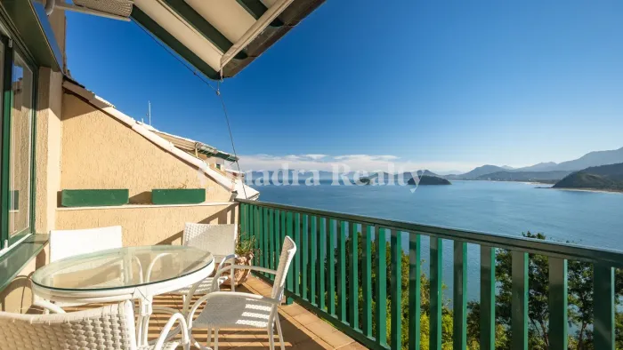 Cobertura com vista para a praia