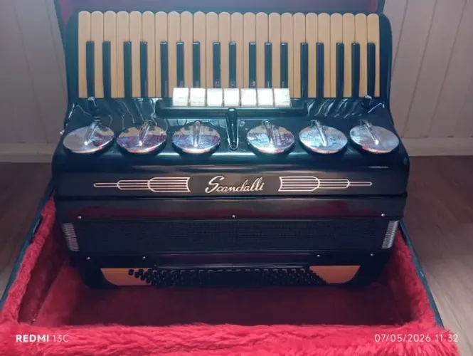 Acordeon Scandalli 120 baixos polifônica 4/5!