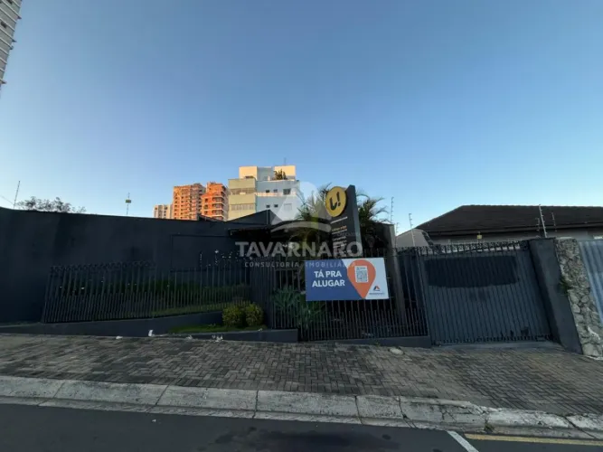 Ampla Casa Comercial em Localização Privilegiada no Bairro Estrela!