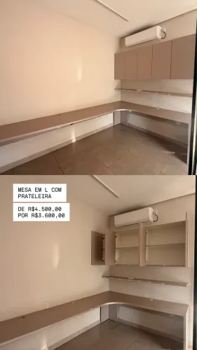 Mesa em L com prateleira 