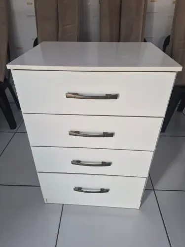 Cômoda 4 gavetas