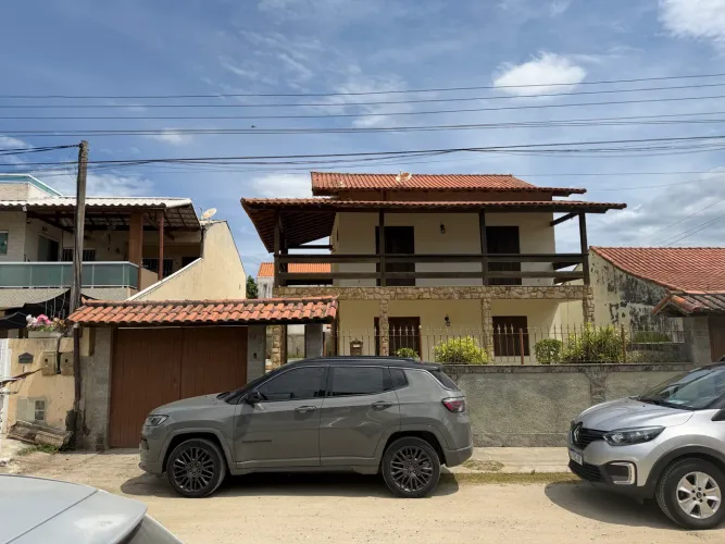 CASA NO CENTRO DE ARARUAMA PRÓXIMO A LAGOA