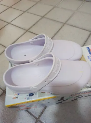 Croks branca 41