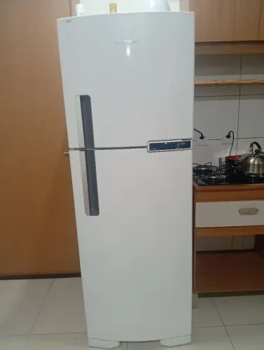 Geladeira semi nova 