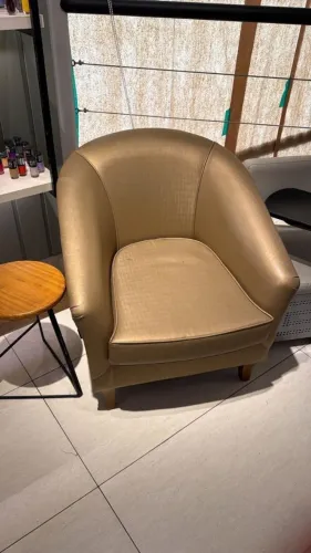 Vendo 2 Poltronas Douradas R$ 600,00 Reais