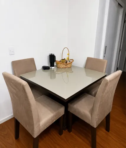 Mesa com 4 cadeiras