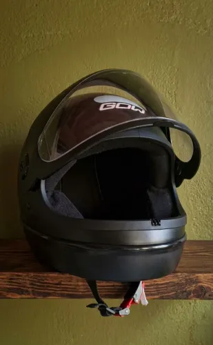 Capacete GOW Fechado Preto Fosco