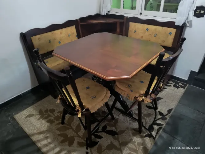 Canto alemão com mesa tudo em imbuía maciça 