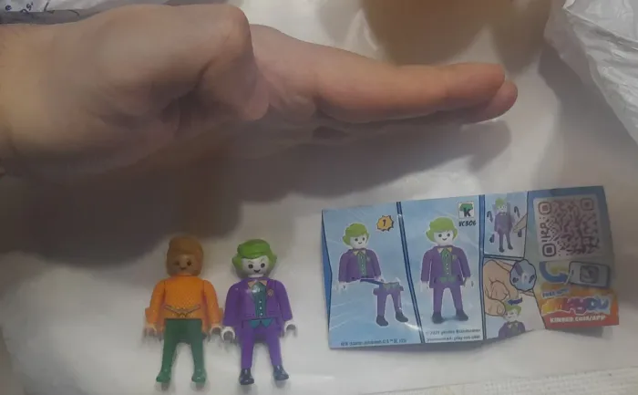 DC Universe Playmobil (2 Bonecos Kinder Ovo) Joker e Aquaman