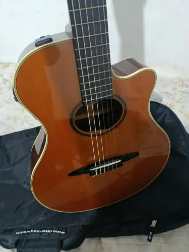 Vendo violão Yamaha apx 9de nylon