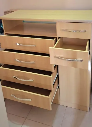 Comoda multiuso em MDF com 8 gavetas e porta - Ótimo estado