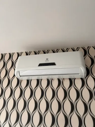 Split 9000 Btus-Electrolux
