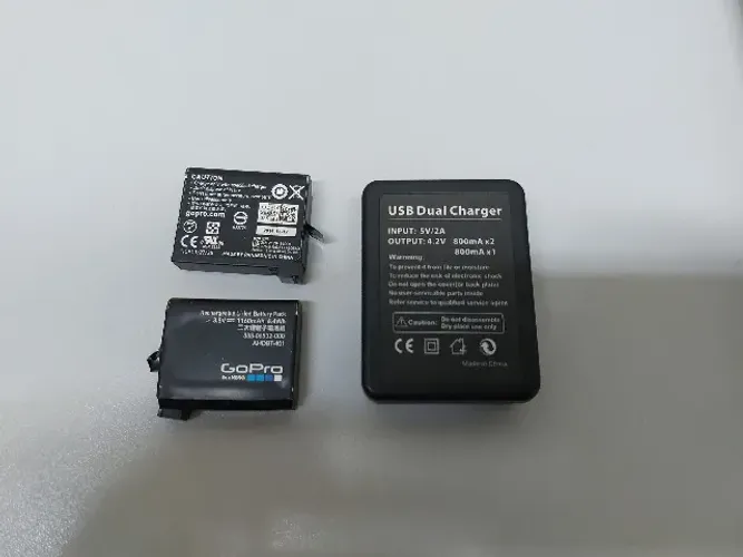 2 Baterias e carregador GoPro Hero 4 AHDBT-401 1160mAh (sem cabos)