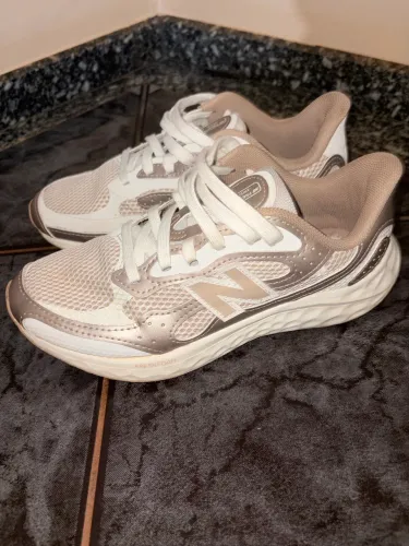 Tênis Feminino New Balance Fresh Foam Arishiv4