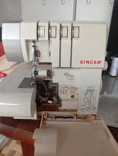 Máquina de costura Singer