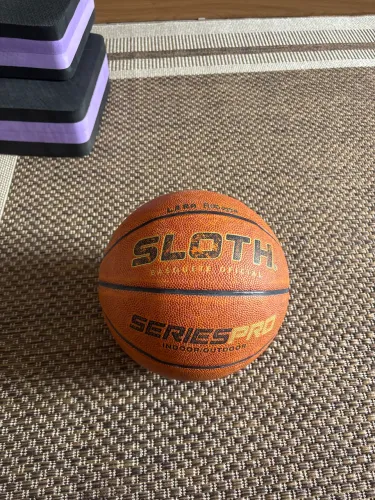 Bola de basquete usada 