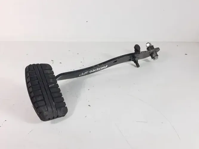 Pedal Mitsubishi Pajero Sport 2002 2003 2004 2005 2006