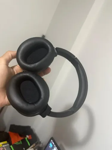 Fone de ouvido over-ear sem fio Edifier W820NB PLUS preto com luz LED