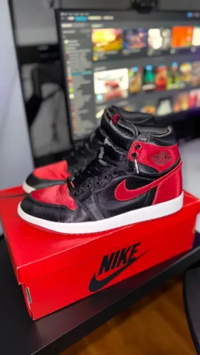Air Jordan 1 High OG Satin Bred