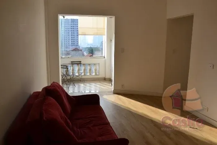 Amplo apartamento arejado e ensolarado, semi mobiliado, com 2 dormitórios, sala para 2 amb