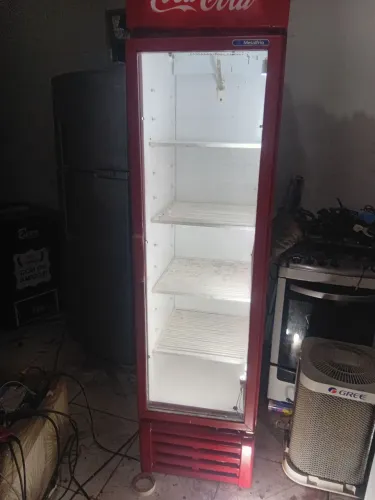Frizer expositor eslim metal frio 110 voltes frostifri seminova 2200 reais tel *69