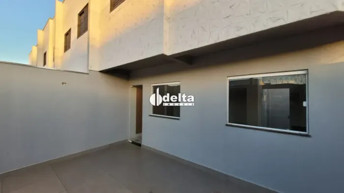 Casa residencial com 2 suítes disponível para locação e venda no bairro Novo Mundo em Uber