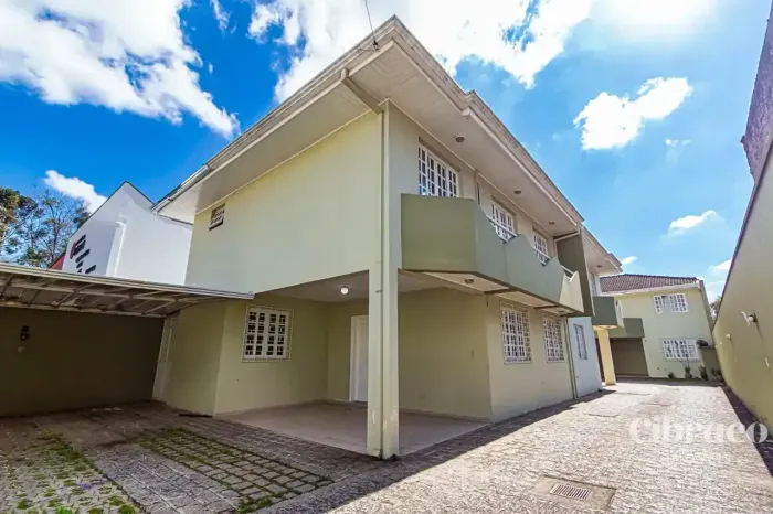 Sobrado no Capão Raso de 140m² e com 3 quartos - Residencial Martins