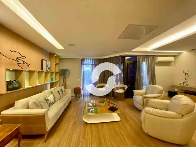Apartamento com varanda, totalmente reformado, 4 quartos, 3 suítes e 3 vagas no miolo de I