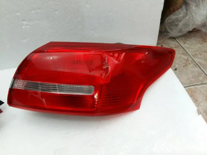 Lanterna focus 2016 2018 sedan