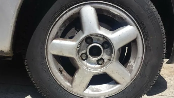Roda aro 15 estrela GM Corsa 4X100 usada