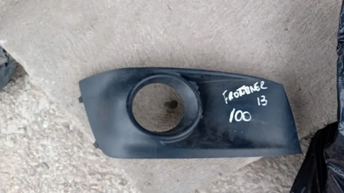 Acabamento Farol de Milha Nissan Frontier 2013