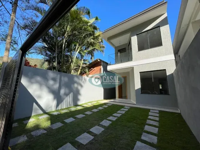 Casa no Bairro Peixoto em Itaipu com 04 Quartos, Quintal e Placas Fotovoltaica.