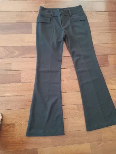 Calça da marca COSTUME