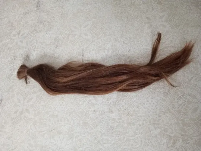 Pedaço de cabelo virgem 32 cm 