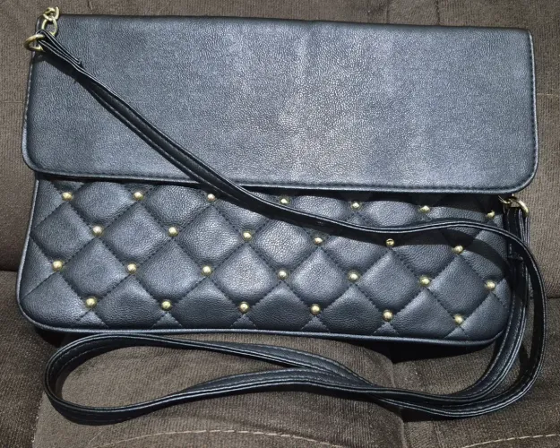 Bolsa preta pouco usada.