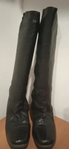 Botas de Couro Pretas - Tamanho 38